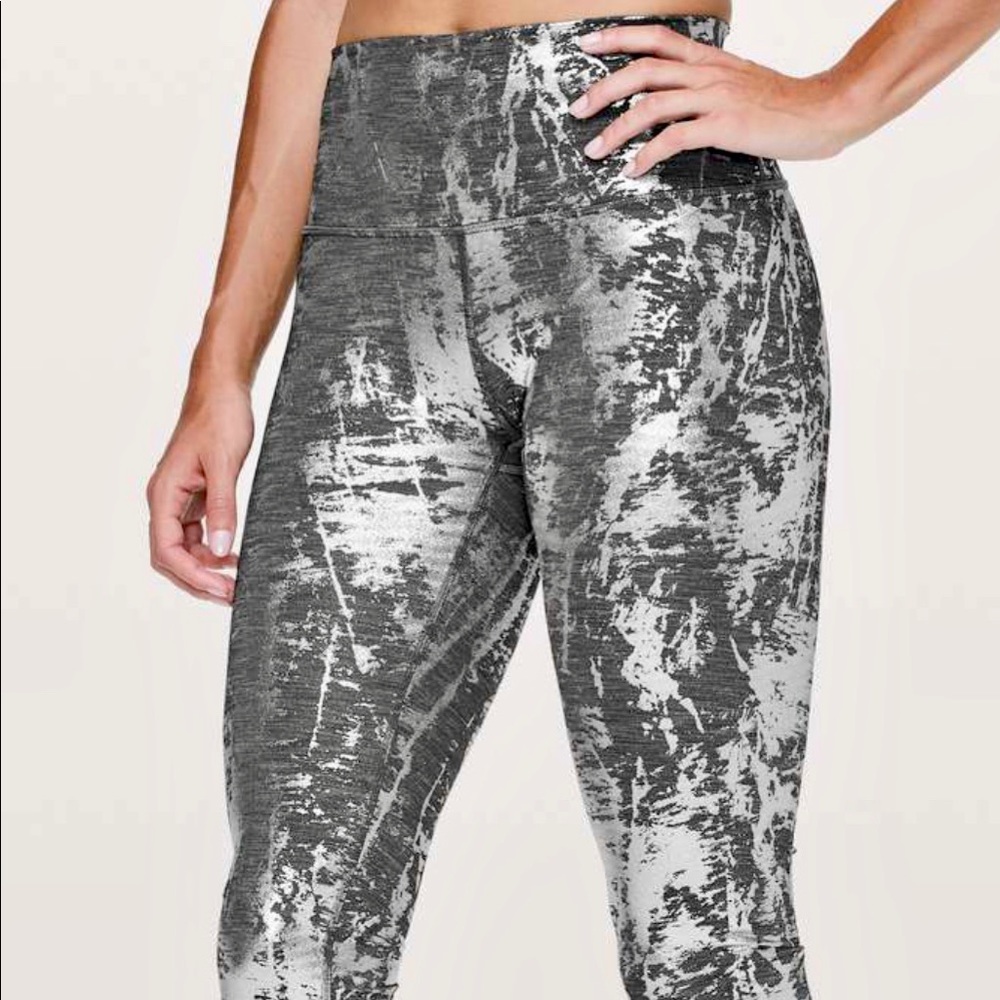 LULULEMON Foil Wunder Under Tight - size 6